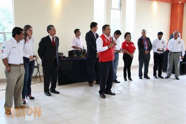 Reconocen Ex Nicolaitas trayectoria académica y política de Jaime Darío