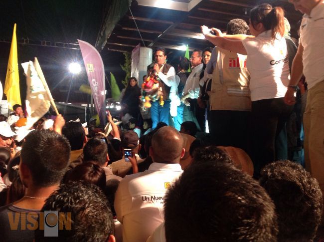 Compromete Silvano Aureoles en Paracho defender los derechos de los pueblos indígenas