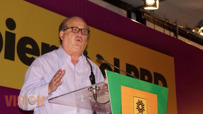 Graco Ramírez viene a Michoacán, pero ahora vía terrestre, por aquello del helicóptero
