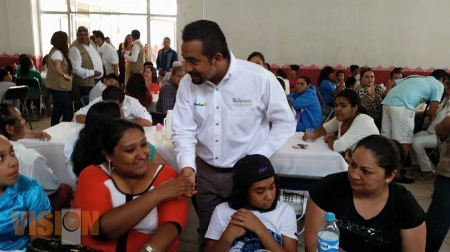 Más y mejores oportunidades para jefas de familia, compromete José Luis Montañéz