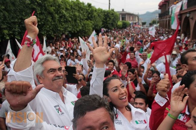 Vamos por el desarrollo de las mujeres, la cancha esta pareja: Chon Orihuela