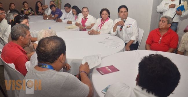 Diversos sindicatos de Lázaro Cárdenas buscan apoyo de Silvano y respaldan su proyecto