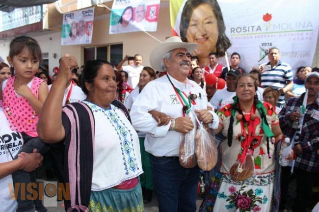 Pobladores de Chilchota se vuelvan en fiesta y algarabía con el candidato priista Chon Orihuela