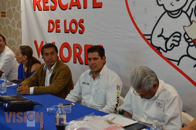 Se reúne Silvano Aureoles con integrantes de 