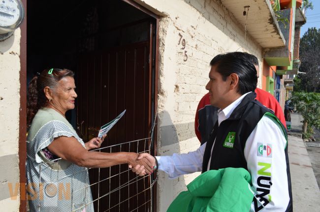 Continúa Ernesto Núñez presentando su proyecto en colonias de su distrito 