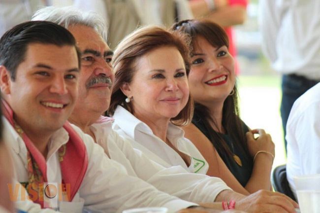 Gobierno y profesores trabajaremos juntos para mejorar la calidad de la educación: Chon Orihuela