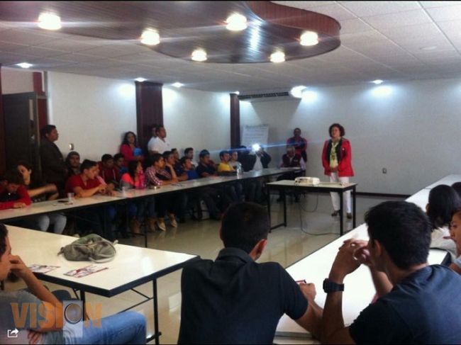 Educación, la base para lograr la prosperidad: María de la Luz