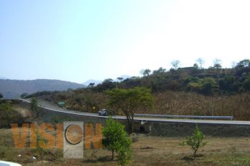 Mejores condiciones para el desarrollo de la comunidad educativa de Coalcomán