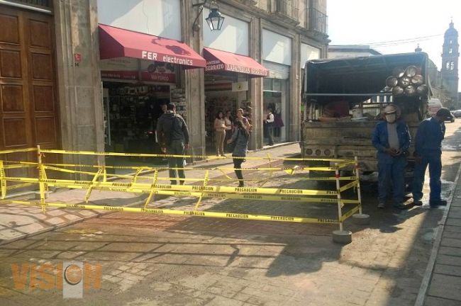 Reparan fuga en calle Antonio Alzate