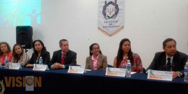 Se reúnen egresados de Psicología para intercambio de experiencias