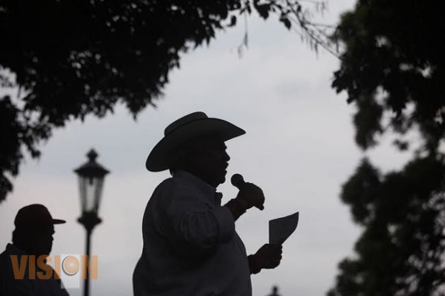 Chon recorrió los cien municipios del estado 
