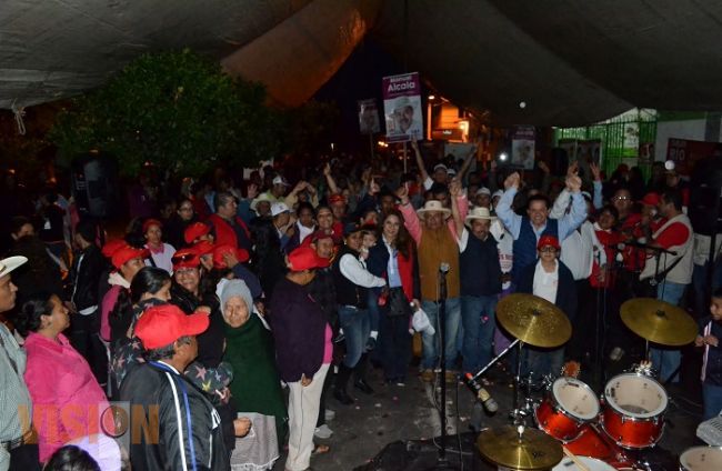 Manuel Alcalá realiza cierre de campaña en Atapaneo