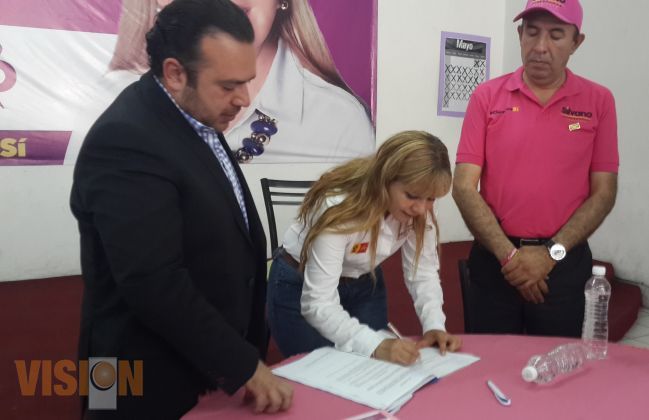 Lupita Herrera, primera aspirante del Distrito 8 que cumple con la iniciativa #3de3