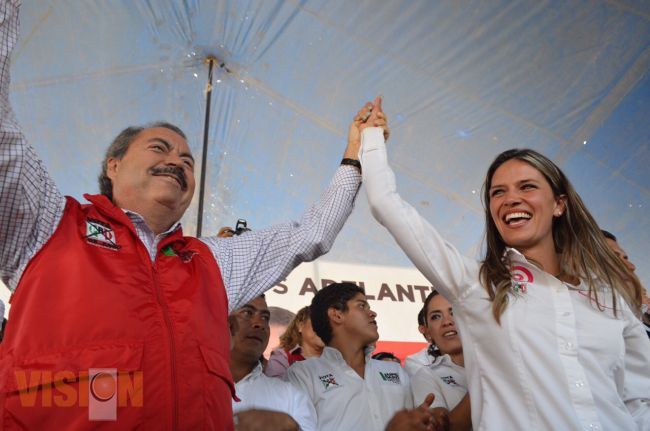 Acompañó Daniela de los Santos el cierre de campaña de Ernesto Núñez
