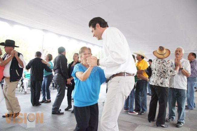 Adultos mayores otorgan su confianza a Alfonso Martínez para llegar a la Presidencia Municipal