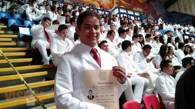  Egresa la generación 185 de Médicos, Cirujanos y Parteros de la UMSNH