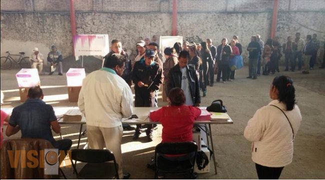En Paracho sin incidentes y sin contratiempos, ciudadanos emiten su sufragio 