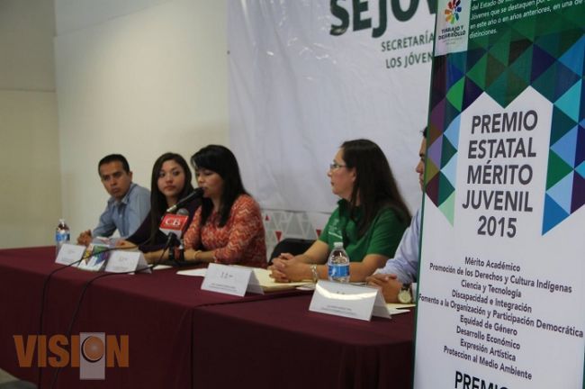 Presentan convocatoria del Premio al Mérito Juvenil 2015 