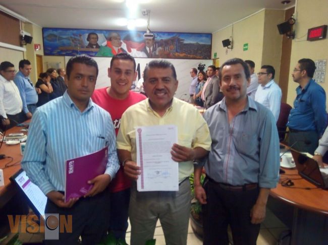 Gustavo Ávila recibe constancia de mayoría por el municipio de Sixtos Verduzco