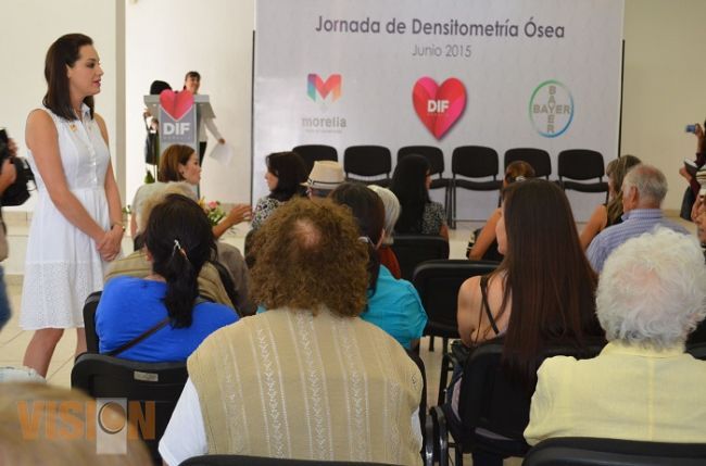 Inaugura Miriam Cruz de Abud jornada de densitometría ósea