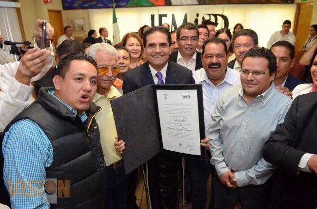 Silvano Aureoles recibe constancia de mayoría como Gobernador electo