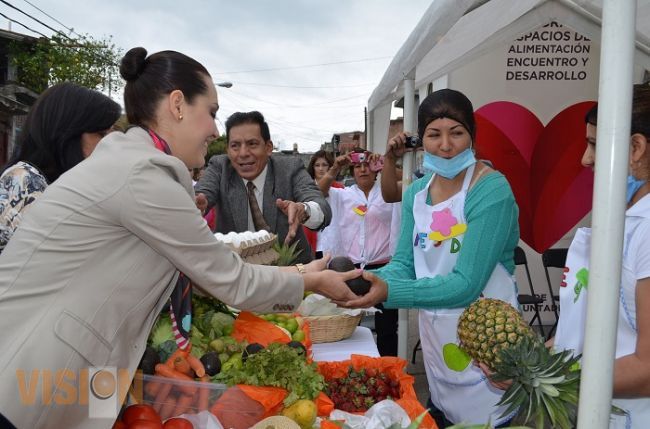 Brindan alimentos nutritivos y económicos en la colonia La Esperanza