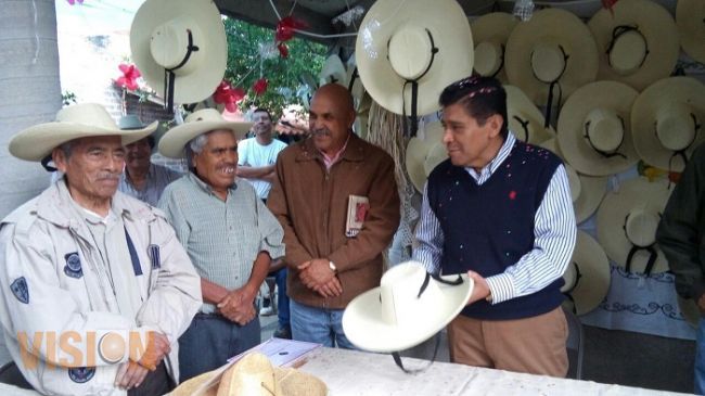 Clausura Casart curso de rescate artesanal sobre la identidad del sombrero doble