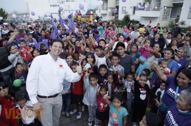 Agradece Alfonso Martínez a morelianos con verbena popular