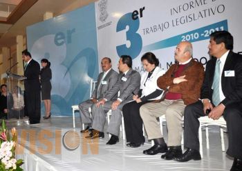 Rinde informe de actividades legislativas el diputado Juan Manuel Macedo