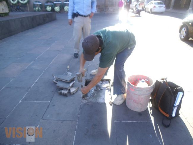 Mantenimiento a registros  y banquetas de Morelia