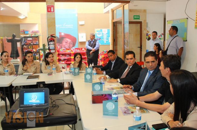 Silvano Aureoles Visita la Fundación Hogar Emaús