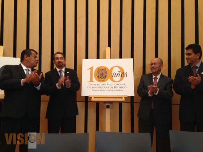 Develan logotipo de los próximos festejos del Centenario de la Universidad Michoacana 