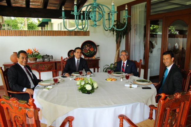 Se reúnen por segunda ocasión Jara Guerrero y Silvano Aureoles 