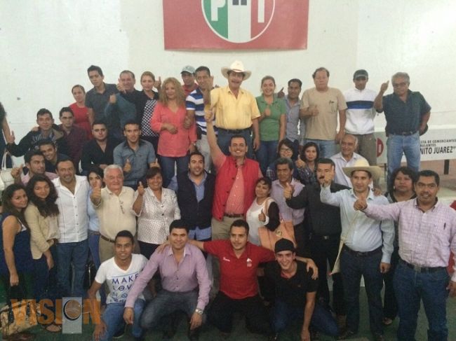 Memo Valencia se reúne con liderazgos de Uruapan y Ziracuaretiro