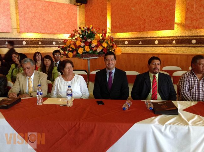 Ayudar desde cualquier cargo y sin ninguna distinción política: Carlos Paredes