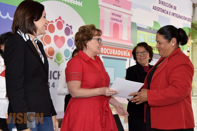 Entrega DIF Michoacán Becas para Personas con Discapacidad