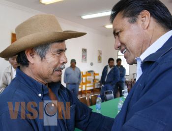 Recomienda Alcalde dar prioridad a introducción de servicios básicos en 2011