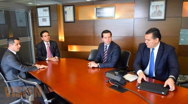 Analiza Silvano Aureoles con funcionarios federales situación del estado en salud y vivienda