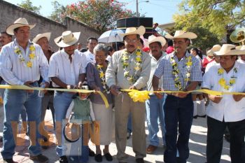 Apoyan a municipios en infraestructura básica social