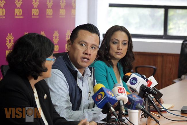 Ante rumores Torres Piña ratifica que se queda en la dirigencia del PRD 