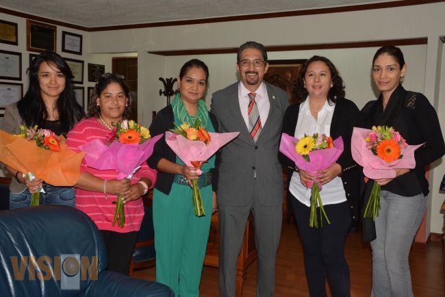 Reconoce el rector de la UMSNH a las secretarias en su día‏