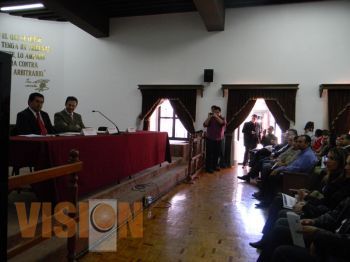 Entrega Facultad de Derecho Títulos, vía examen CENEVAL