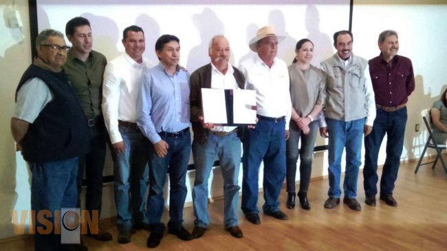 Entregan certificado a laboratorio de análisis de residuos químicos en Tancítaro