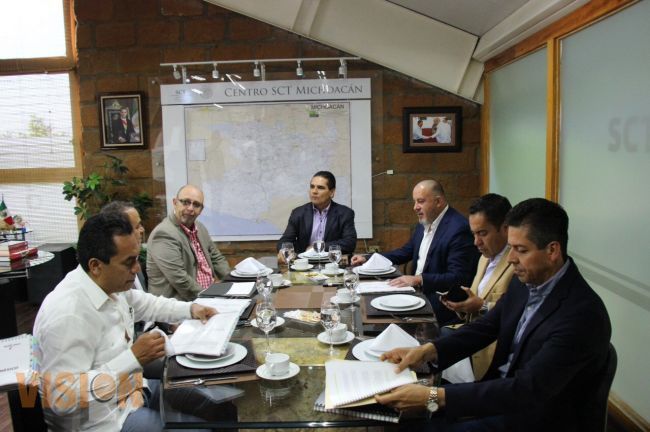 Revisan Silvano Aureoles y Roberto Cervantes temas de infraestructura y desarrollo en Michoacán 