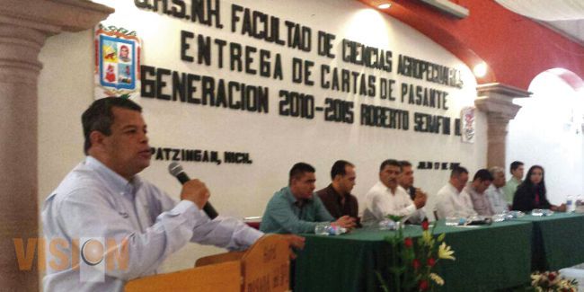 La educación es la vía para la transformación social: Salvador García