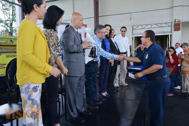 Llama Salvador Abud a rescatar  la unidad 116 de los bomberos