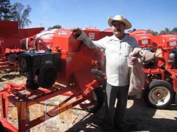 Productores de 18 municipios reciben apoyos de la SEDRU
