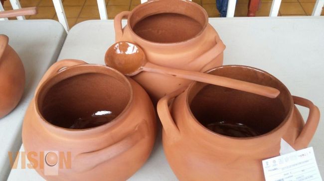 Chilchota destaca su labor artesanal en alfarería