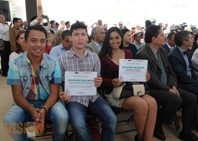 Gobernador inaugura la Casa del Adolescente; reconciliará a los jóvenes con su porvenir: Embajadora