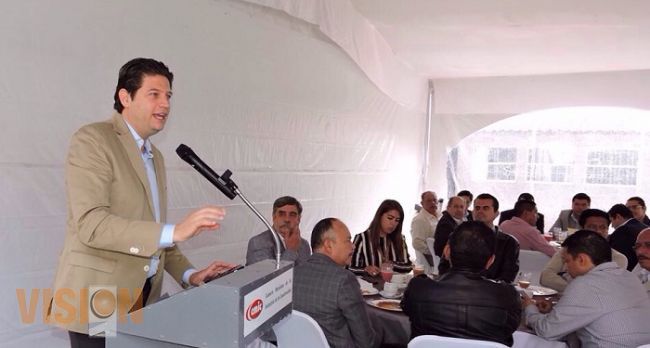 Propone Poncho Martínez fortalecer lazos con industriales para detonar obra pública 